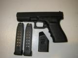 GLOCK
G - 20SF,
GEN. 3,
10 - MM,
2 - 15
ROUND
MAGAZINES,
WHITE
OUTLINE
SIGHTS,
FACTORY
NEW
IN
BOX.
- 2 of 16