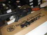 S&W
M&P 15-22 A1 COMP .22 LR,
16"
BARREL
25-SHOT,
THREADED BBL.
W / SIGHT,B B B FACRORY
NEW
IN
BOX,
- 6 of 11