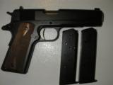 REMINGTON
1911
R1,
45 A.C.P.
WALNUT
GRIPS,
2 - 7
ROUND
MAGAZINES,
5.0"
BARREL,
BLUED,
FACTORY
NEW
IN
BOX
- 4 of 15