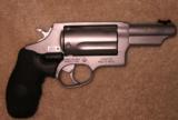 TAURUS
JUDGE,
STAINLESS
STEEL,
45 LONG / 410,
3.0" BARREL,
FIBER OPTIC SIGHT,
ALL
FACTORY
NEW
IN
BOX - 1 of 25