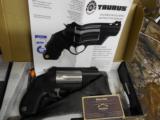 TAURUS
JUDGE
PUBLIC
DEFENDER, SILVER CYLINDER
410 / 45 LC
2.5"
BARREL
5 RD. POLY
GRIP
S.
S.
5
SHOT,
S / D ACTION,
FACTORY
NEW
IN - 3 of 25
