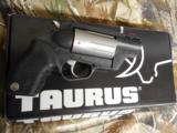 TAURUS
JUDGE
PUBLIC
DEFENDER, SILVER CYLINDER
410 / 45 LC
2.5"
BARREL
5 RD. POLY
GRIP
S.
S.
5
SHOT,
S / D ACTION,
FACTORY
NEW
IN - 1 of 25