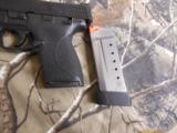 S&W M&P 45 SHIELD .45ACP FSBLACKENED SS / BLACK POLYMER,NEW,1-7ROUND&1-6ROUNDWTTHTHUMBSAFETY,N.I.B. - 6 of 25