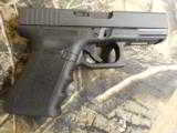 GLOCK
G-19
GENERATION.
3,
9-MM,
2 - 15 + 1
ROUND
MAGAZINES,
4.0"
BARREL,
WHITE
OUTLINE
SIGHTS,
CASE
MAG
LOAD,
FACTORY
NEW
IN - 9 of 22