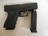 GLOCK
G-19
GENERATION.
3,
9-MM,
2 - 15 + 1
ROUND
MAGAZINES,
4.0"
BARREL,
WHITE
OUTLINE
SIGHTS,
CASE
MAG
LOAD,
FACTORY
NEW
IN - 2 of 22