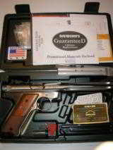 RUGER
MARK
III
HUNTER,
#10118,
6.8"
BARREL,
S / S,
2 - 10
ROUND
MAGAZINES,
FIBER
OPTIC
SIGHT,
FACTORY
NEW
IN
BOX
- 1 of 25