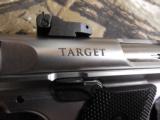 RUGER
MARK
IV
TARGET
BREAK
DOWN,
#40103
5.5"
BARREL,
S / S,
2 - 10
ROUND
MAGAZINES,
ADJUSTABLE
SIGHT,
FACTORY
NEW
IN
BO - 9 of 20