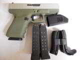 GLOCK
Gen 4 - G19
USA
(Davidson Special Edition) Cerakote
Forest
Green
9 - MM,
3 -15 + 1
RD.
MAGS,
4.0"
BARREL,
FACTORY
NEW - 5 of 23