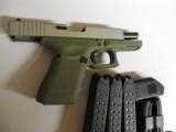 GLOCK
Gen 4 - G19
USA
(Davidson Special Edition) Cerakote
Forest
Green
9 - MM,
3 -15 + 1
RD.
MAGS,
4.0"
BARREL,
FACTORY
NEW - 9 of 23