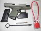 GLOCK
G- 43 USA
9MM, Cerakote
Forest
Green, Cerakote
Shimmering
Aluminum,
2- 6 RD.MAGS,
FACTORY
NEW
IN
BOX - 6 of 22