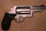 TAURUS
JUDGE,
STAINLESS
STEEL,
45 LONG / 410,
3" CHAMBER,
3.0"
BARREL,
FIBER OPTIC SIGHT,
ALL
FACTORY
NEW
IN
BOX - 2 of 6