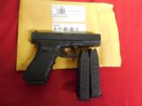 GLOCK
G-21,
PREOWNED,
EXCELLENT
CONDITION,
45
A.C.P.
2 - 13
MAGAZINES,
FACTORY
BOX
** REAL
NICE
FIREARM ** - 1 of 22