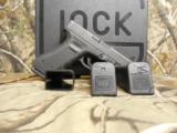 GLOCK
22, .40 - S&W
Caliber, POLICE
TRADE
IN,
MBS
Model
With
Night
Sights,
In
Excellent
Condition (ALMOST NEW)
W / 3 - 15
RD
MAGS - 16 of 24