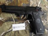 BERETTA
92FS
9 - M M,
DECOCK / SAFETY,
3 - 15+1
ROUND
MAGAZINES,
WHITE
DOT
COMBAT
SIGHTS,
FACTORY
NEW
IN
BOX - 5 of 21
