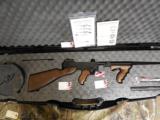 THOMPSON 1927-A1
.45 ACP
W / 100
ROUND
DRUM
&
30 RND. MAG.,
AJJUSTABLE
SIGHTS,
16.5"
BARREL,
WALNUT
STOCK,
FACTORY
NEW
IN
- 1 of 25