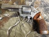 S&WM / 66,STAINLESSSTEEL,357 / 38REVOLVER,4"BARREL6SHOT,WOODGRIPS,ADJUSTABLEREARSIGHT,REDFRONTRAMP,LIKENEW. - 3 of 22