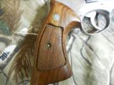 S&WM / 66,STAINLESSSTEEL,357 / 38REVOLVER,4"BARREL6SHOT,WOODGRIPS,ADJUSTABLEREARSIGHT,REDFRONTRAMP,LIKENEW. - 10 of 22