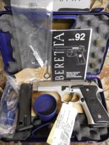 BERETTA
INOX,
92 FS,
9 - M M,
4.9"
BARREL,
3-DOT
SIGHTS,
2 - 15 + 1
ROUND
MAGAZINE,
BLACK
RUBBER
GRIPS,
MADE
IN
ITALY,
NEW
IN - 1 of 24