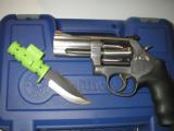 S&W
686
PLUS, .357
MAGNUM,
2.5"
BARREL,
7 - ROUNDS,
STAINLESS / STEEL,
BLACK
SYNTHETIC
GRIPS,
FACTORY
NEW
IN
BOX - 12 of 23
