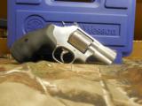 S&W
686
PLUS, .357
MAGNUM,
2.5"
BARREL,
7 - ROUNDS,
STAINLESS / STEEL,
BLACK
SYNTHETIC
GRIPS,
FACTORY
NEW
IN
BOX - 21 of 23