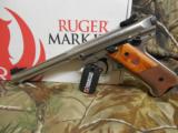 RUGER
MARK
IV
HUNTER,
#40118
S / S,
6.8 "
FLUTED
BULL
BARREL,
22 L.R.,
ADJUSTABLE
SIGHTS,
2 - 10
ROUND
MAGAZINES,
FACTORY NEW
IN - 17 of 25