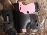 HOLSTER,
VERSACARRY
QUICK
SLIDE
S1
OWB
AMBIDEXTROUS
SIZE
3
BLACK
HI
QUALITY
LEATHER - 7 of 25