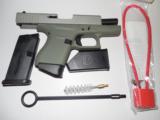 GLOCK
G- 43 USA
9MM, Cerakote
Forest
Green, Cerakote
Shimmering
Aluminum,
2- 6 RD.MAGS,
FACTORY
NEW
IN
BOX - 6 of 24