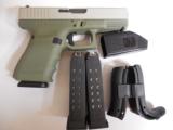 GLOCK
Gen 4 - G19
USA
(Davidson Special Edition) Cerakote
Forest
Green
9 - MM,
3 -15 + 1
RD.
MAGS,
4.0"
BARREL,
FACTORY
NEW - 5 of 25