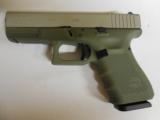 GLOCK
Gen 4 - G19
USA
(Davidson Special Edition) Cerakote
Forest
Green
9 - MM,
3 -15 + 1
RD.
MAGS,
4.0"
BARREL,
FACTORY
NEW - 2 of 25