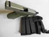 GLOCK
Gen 4 - G19
USA
(Davidson Special Edition) Cerakote
Forest
Green
9 - MM,
3 -15 + 1
RD.
MAGS,
4.0"
BARREL,
FACTORY
NEW - 8 of 25