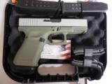 GLOCK
Gen 4 - G19
USA
(Davidson Special Edition) Cerakote
Forest
Green
9 - MM,
3 -15 + 1
RD.
MAGS,
4.0"
BARREL,
FACTORY
NEW - 4 of 25