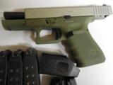 GLOCK
Gen 4 - G19
USA
(Davidson Special Edition) Cerakote
Forest
Green
9 - MM,
3 -15 + 1
RD.
MAGS,
4.0"
BARREL,
FACTORY
NEW - 10 of 25
