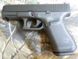GLOCK
GEN - 5,
G-19,
THE
NEW
GENERATION
JUST
OUT.
9-MM,
3 - 15
ROUND
MAGS., Interchangeable Backstrap,
NEW
IN
BOX. - 6 of 25