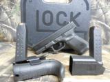 GLOCK
GEN - 5,
G-19,
THE
NEW
GENERATION
JUST
OUT.
9-MM,
3 - 15
ROUND
MAGS., Interchangeable Backstrap,
NEW
IN
BOX. - 15 of 25