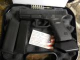GLOCK
G-23,
40 S&W
PREOWNED,
VERY
GOOD
CONDITION,
2 - 13
ROUND
MAGAZINES,
WHITE
FIXED
SIGHTS,
GLOCK
CASE &
PAPPER
WORK
- 1 of 22