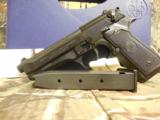 BERETTA
ITALY
92-FS,
9-MM,
TWO - 15
ROUND
MAGAZINES.
3 DOT WHITE
SIGHTS,
AMBIDEXTRDUS
SAFETY,
FACTORY
NEW
IN
BOX - 4 of 25