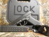 GLOCK
G17
GEN
5,
9 - MM,
17+1 ROUND
MAG,
3- MAGAZINES,
NIGHT
SIGHTS,
Grips: Black Interchangeable Backstrap,
FACTORY
NEW
IN
BOX !!!!! - 18 of 23