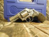 S&W
686 +,
3"
BARREL,
.357
MAGNUM,
7-SHOT
REVOLVER,
S/S
UNFLUTED
CYLINDER,
WOOD
GRIPS,
FACTORY
NEW
IN
BOX - 15 of 23