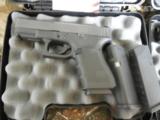 GLOCK
G-23,
GEN - 4,
40 S&W
PREOWNED,
EXCELLENT
CONDITION,
3 - 13
ROUND
MAGAZINES,
NIGHT
SIGHTS,
HARD
PLASTIC
CASE - 7 of 23