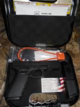 GLOCK
G-20SF,
10-MM,
GEN.-3, TWO
15 + 1
ROUND
MAGAZINES,
WHITE
OUTLINE
SIGHTS,
4.6"
BARREL,
FACTORY
NEW
IN
BOX !!! - 1 of 19
