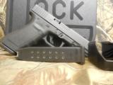 GLOCK
G-20SF,
10-MM,
GEN.-3, TWO
15 + 1
ROUND
MAGAZINES,
WHITE
OUTLINE
SIGHTS,
4.6"
BARREL,
FACTORY
NEW
IN
BOX !!! - 13 of 19