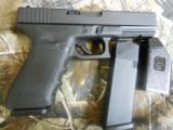 GLOCK
G-20SF,
10-MM,
GEN.-3, TWO
15 + 1
ROUND
MAGAZINES,
WHITE
OUTLINE
SIGHTS,
4.6"
BARREL,
FACTORY
NEW
IN
BOX !!! - 3 of 19