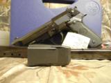 BERETTA
96 A1,
USA,
Single / Double 40
S& W,
4.9" BARREL, 3 -12+1 RD.
MAGAZINES, Black Synthetic Grip Black Bruniton
FACTORY NEW
IN
BOX - 3 of 25