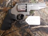 Smith & Wesson,
627 Pro, Performance Center, Single/Double, 357 Magnum, 4" BARREL, 8 RD. Black Synthetic Grip, Stainless,
NEW IN BOX - 5 of 22