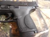 Smith & Wesson,
M&P 9 Compact,
Double 9-MM,
3.5
