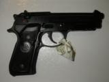 BERETTA
92-A1,
9-MM,
3-17
ROUND
MAGAZINES,
COMBAT SIGHTS,
4.9"
BARREL.
ITALY,
FACTORY
NEW
IN
BOX - 5 of 21