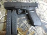 GLOCK
G-31,
NIGHT
SIGHTS,
PREOWNED,
EXCELLENT
CONDITION,
357
SIG,
3 -15
ROUND
MAGAZINES,
HARD
CASE,
- 1 of 25