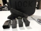 GLOCK
G-27
GEN
4,
Double 40 Smith & Wesson (S&W) 3.42" BARREL,
3- 9+1 MAGS., Black Interchangeable Backstrap,
Grip Black
NEW
IN
BOX - 10 of 19