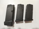 GLOCK
G-27
GEN
4,
Double 40 Smith & Wesson (S&W) 3.42" BARREL,
3- 9+1 MAGS., Black Interchangeable Backstrap,
Grip Black
NEW
IN
BOX - 12 of 19