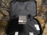LARGE
PISTOL
2- GUN
CASES,
WITH
MAGAZINE
HOLDERS,
3- POUCHES,
BLACK
WITH
2- CARRING
STRAPS
!!! - 3 of 12
